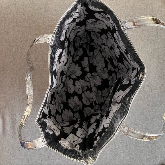 Elizabeth Grant Shiny Metallic Silver Tote Bag textured lined lightweight summer - Picture 2 of 16